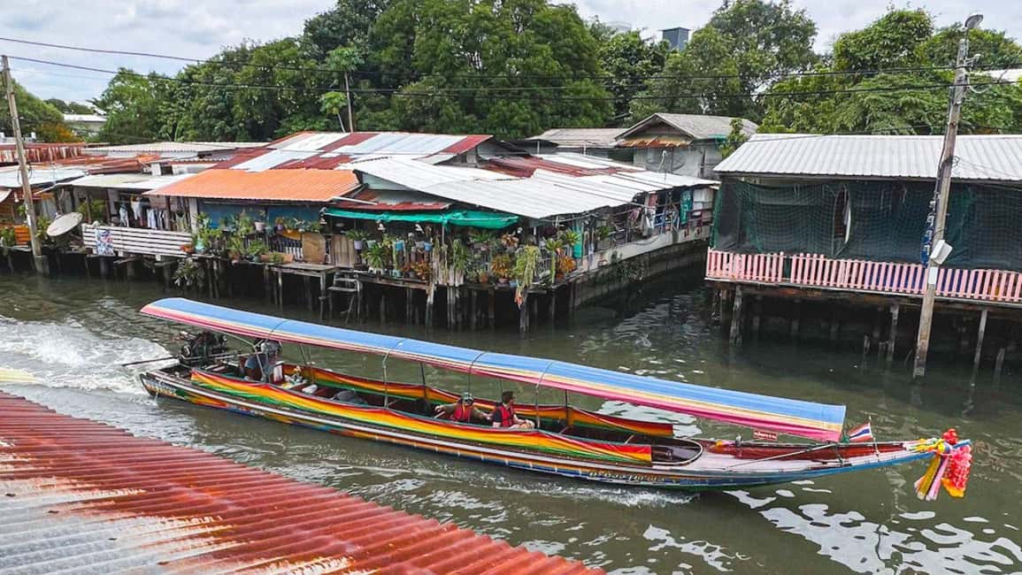 1 Hr Private Bangkok Canal Boat Tour: Traditional Flat Boat - Bang Luang Canal Community and the Artist House vibe