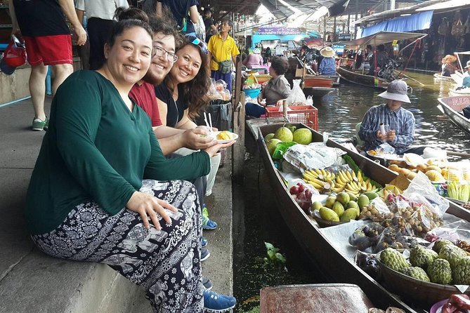 2-hour Bangkok Old City Night CHOB TUK TUK + Talat Noi Street Art - Stop 1: Bangkok City Pillar Shrine and the Old City Wall photos