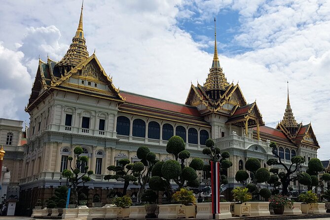 Amazing Bangkok City and Temple Tour with Local Guide - Starting Strong: Wat Traimit and the Golden Buddha
