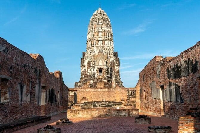 Ayutthaya Bicycle Tour with Scenic Boat Experience - Wat Mahathat: the banyan-root Buddha head moment