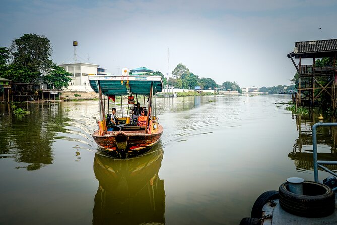 Ayutthaya Famous Temple & Scenic Boat Tour From Train Station - Wat Yai Chai Mongkol: chedi scale and saffron-colored Buddha rows