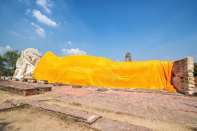 Ayutthaya Funky Frogy Tuk Tuk Experience With Famous Temple - Wat Phra Sri Sanphet: postcard pagodas and visual anchors