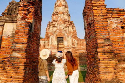 Ayutthaya One Day: Famous Temples & Bang Pa-In Palace Tour - Wat Yai Chai Mongkhon: the big chedi and Buddha statue rows