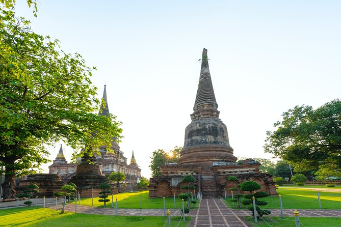 Ayutthaya Sunset Boat Ride & Famous Attraction From Bangkok - Wat Yai Chai Mongkhon: Stupa Views and the Temple-Glow Effect