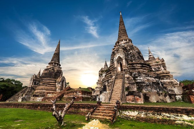 Ayutthaya Temples and Ayothaya Floating Market From Bangkok - Wat Phra Si Sanphet: royal palace temple with the weight of 1767