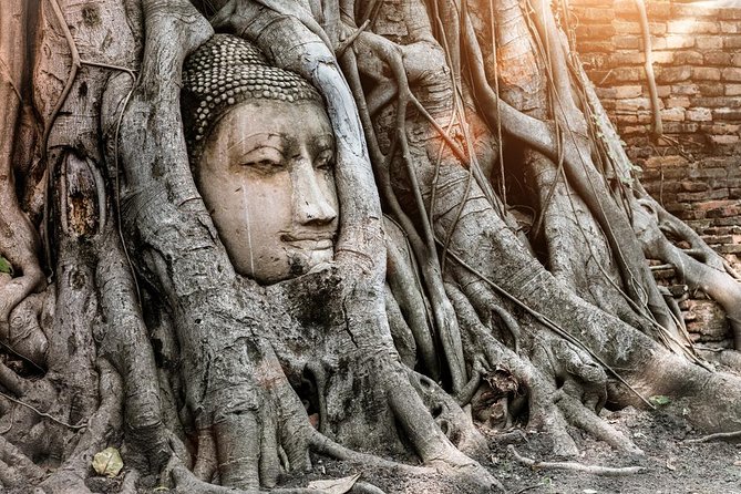 Ayutthaya Temples and Ayothaya Floating Market From Bangkok - Wat Mahathat: Temple of the Great Relic and the power of ruins