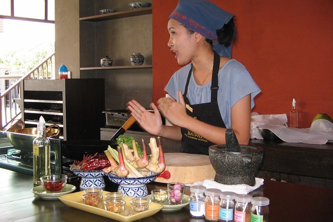 Baipai Thai Cooking School: Authentic Cooking Class Tour - The lesson flow: herbs to chopping to the stove