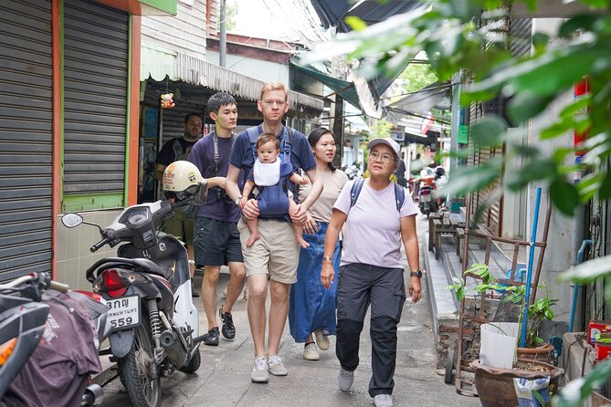 Bang Rak Backstreets: Local Bites & Culture Walking Tour - Hidden lunch strategy: Thai curries in a spot you’d likely miss alone