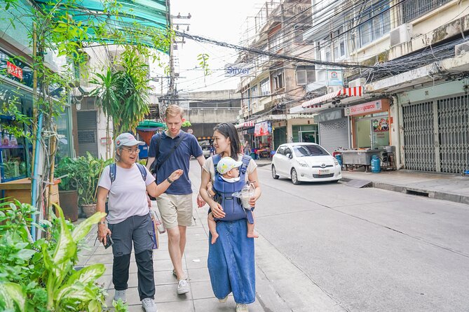Bang Rak Backstreets: Local Bites & Culture Walking Tour - Warehouse 30: street art, an art gallery, and a planned refresh break