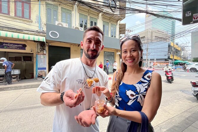 Bang Rak Backstreets: Local Bites & Culture Walking Tour - Breakfast at a Thai-Chinese roasted duck rice spot: why this works
