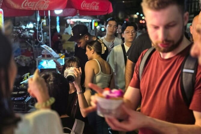 Bangkok: A 4 Hours Tuk Tuk Sightseeing Tour At Iconic Landmarks - Chinatown on Yaowarat Road: one meal, one dessert, full payoff