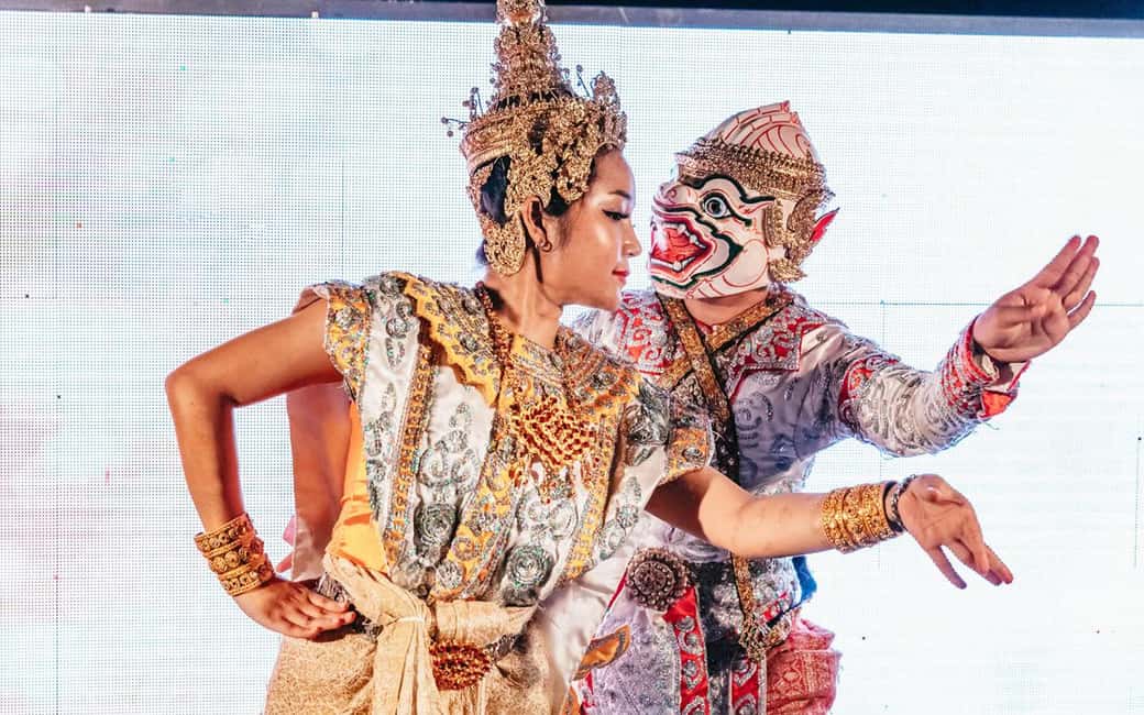 Bangkok: Alangka Luxury Cruise with Buffet and Live Music - The international buffet: good enough to matter, but not always fine-dining