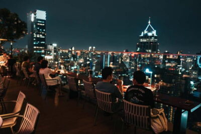 Bangkok: Bar.Yard Rooftop Bar Kimpton Maa-Lai F&B Packages - Your 90-minute flow: how the rooftop package plays out