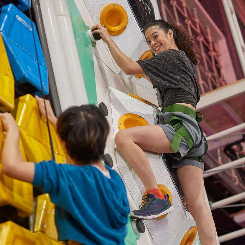 Bangkok: BEAT Active Indoor Sport Experience Ticket - The sports menu: cardio, strength, obstacle courses, and games