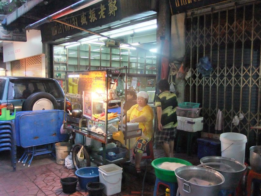 Bangkok by Night Cycling Tour with Street-food Meal - Thonburi neighborhoods: the peaceful Bangkok moment you won’t plan on your own