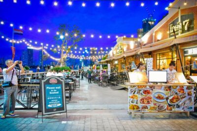 Bangkok: Calypso Cabaret & Dinner Cruise with Hotel Transfer - The Buffet at Dinner: Seafood, Draft Beer, and How to Pace It