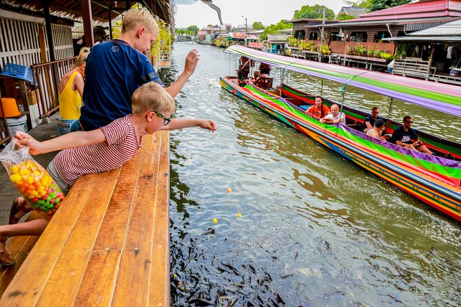 Bangkok Canal Tour by Boat and Bike - Wat Hong Rattanaram and the Taksin shrine moment