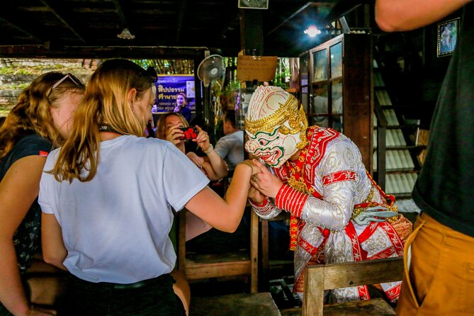 Bangkok Canal Tour by Boat and Bike - Thonburi roots: Santa Cruz and early Bangkok’s trading legacy