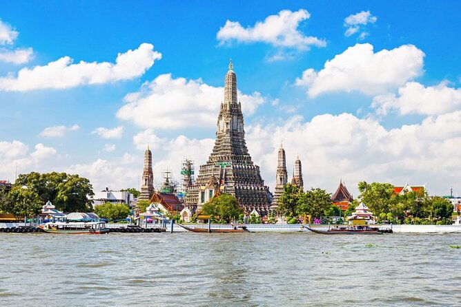 Bangkok Canal Tour by Teak Boat - Watching Wat Arun from the riverbank without making it a whole day