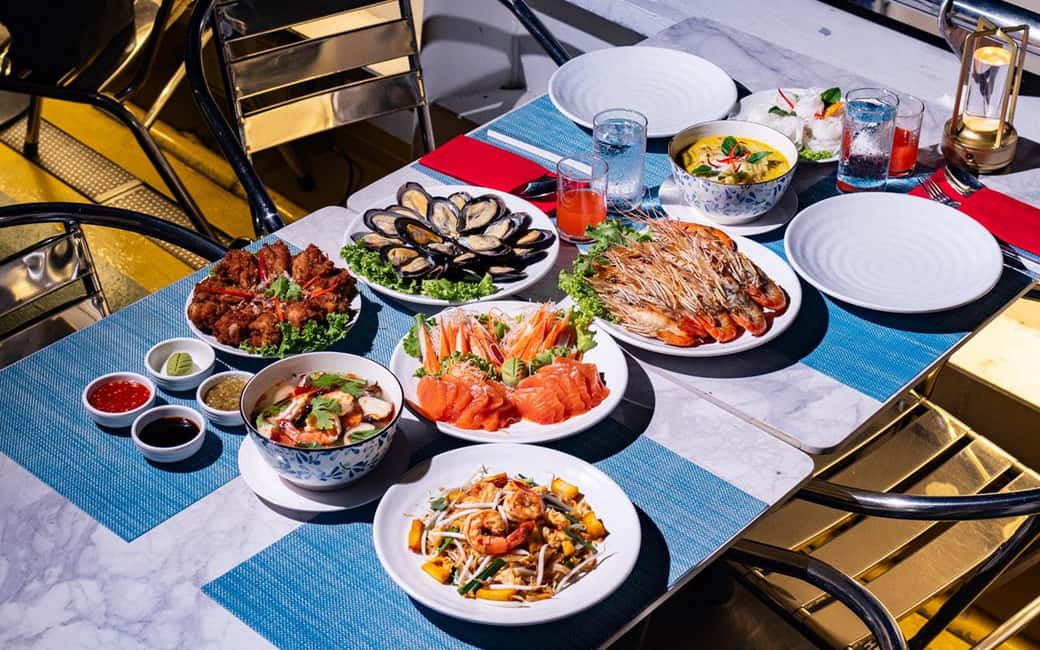 Bangkok: Carnival Dinner Cruise with Free-Flow Beer & Buffet - Photos and viewing tips that make a difference