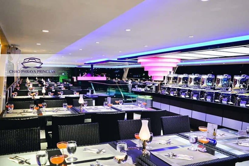 Bangkok: Chao Phraya Princess Cruise with Buffet - The buffet experience: international seafood plus live music