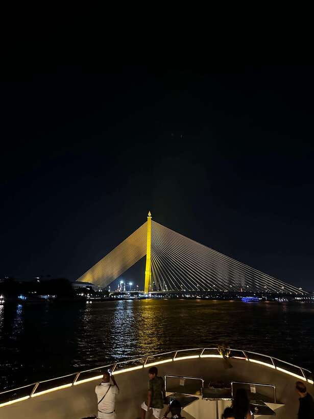 Bangkok: Chao Phraya River Cruise with Indian Buffet Dinner - Route and views: Wat Arun and the Grand Palace after dark