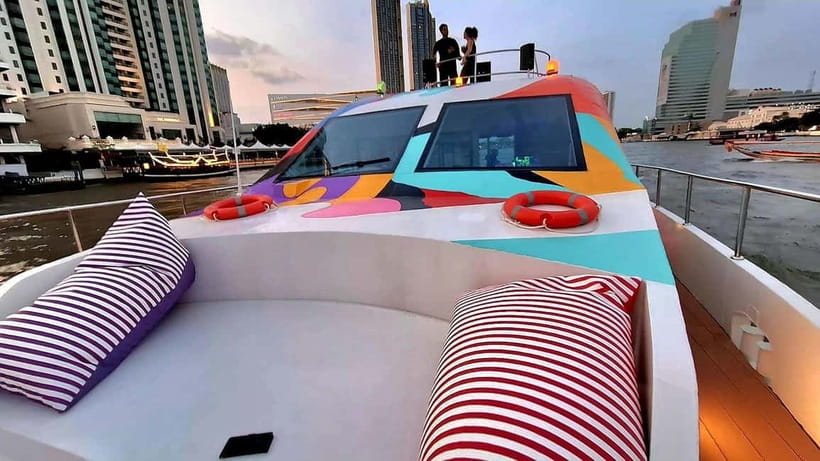 Bangkok : Chaophraya Booze Cruise – Drinks Onboard - Price reality: $17 and what it covers (and what it doesn’t)