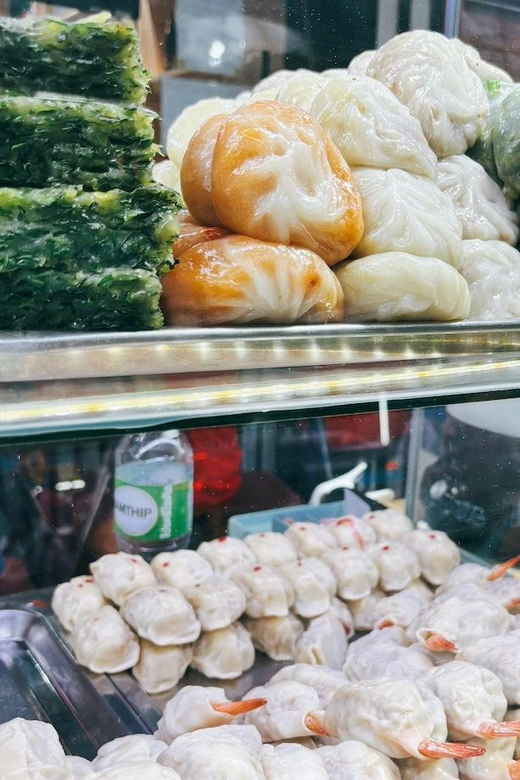Bangkok: Chinatown Street Food - Private Tour - Yaowarat Night Market: where the food comes in waves