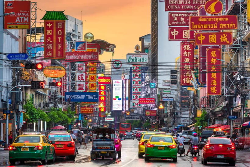 Bangkok: Chinatown & Taladnoi Street Art Guided Walking Tour - Wat Mangkon Kamalawat: The Center of Chinese Spiritual Life