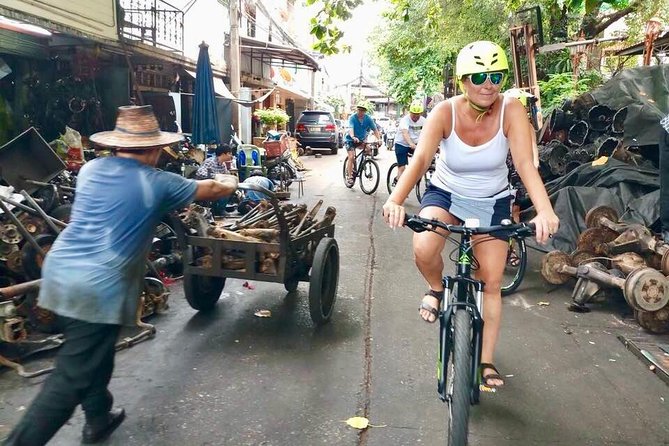 Bangkok City Bike Tour - Hotel-pickup & Lunch - Pak Khlong Flower Talat: the sensory finish you can smell