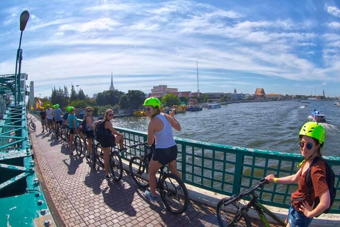 Bangkok City Bike Tour - Hotel-pickup & Lunch - Food tastings and light refreshments: what the breaks are really for