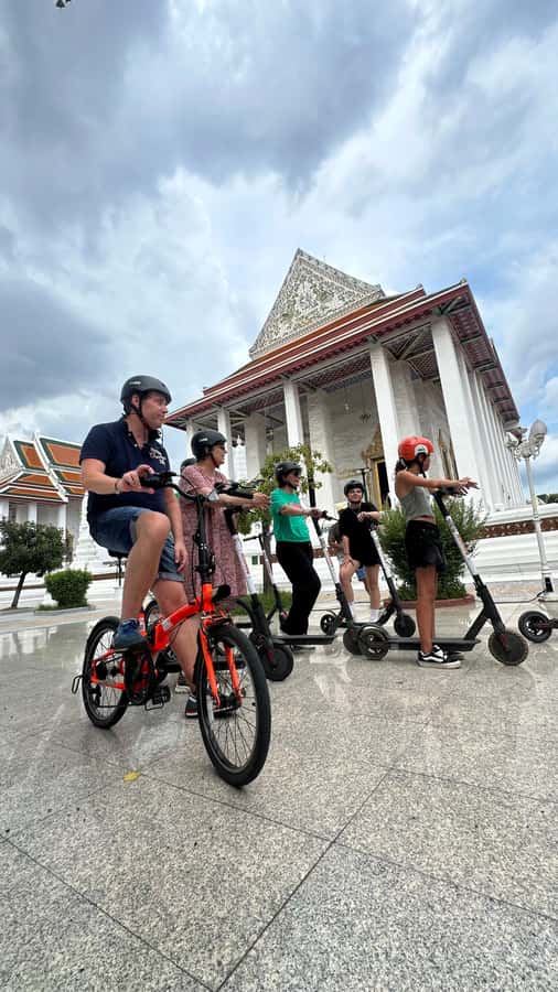 Bangkok: City Highlights Electric Scooter Tour - The scooter lineup: Segway Ninebot and Xiaomi, plus safety gear