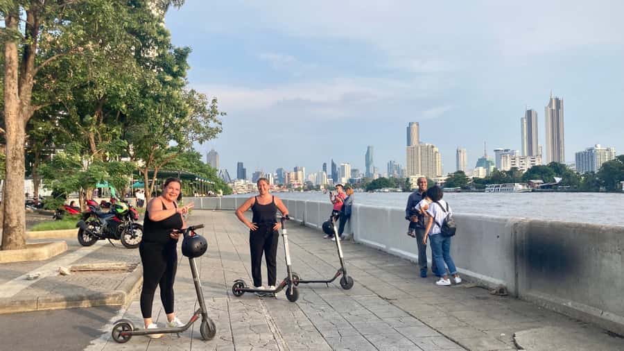 Bangkok: City Highlights Electric Scooter Tour - Hidden paths and local life: the part that can go either way