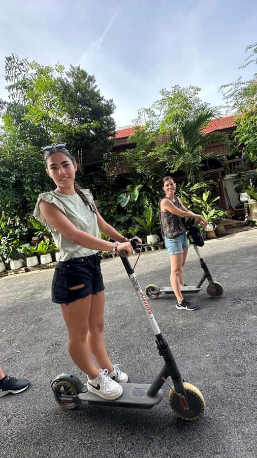 Bangkok: City Highlights Electric Scooter Tour - Meeting point reality: FriendlyLocalTrip and what to plan for