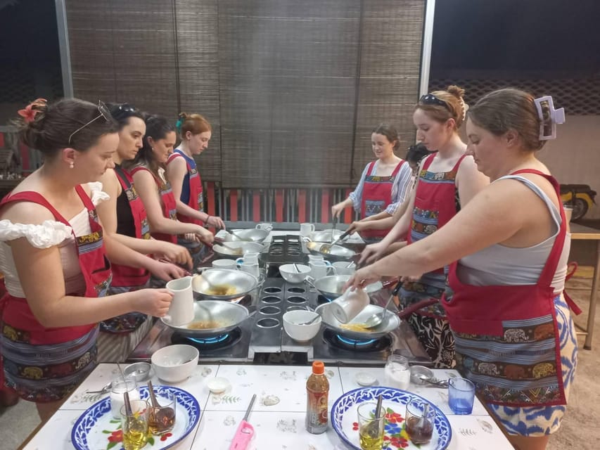 Bangkok: Cook authentic Thai food with Smart Cook - Bangkok Old City Setting: A Teak-Wood Home Near the Giant Swings