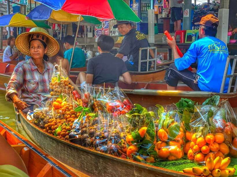 Bangkok: Damnoen Saduak and Mae Klong Train Markets - Logistics that matter more than they should: timing, walking, and what to bring