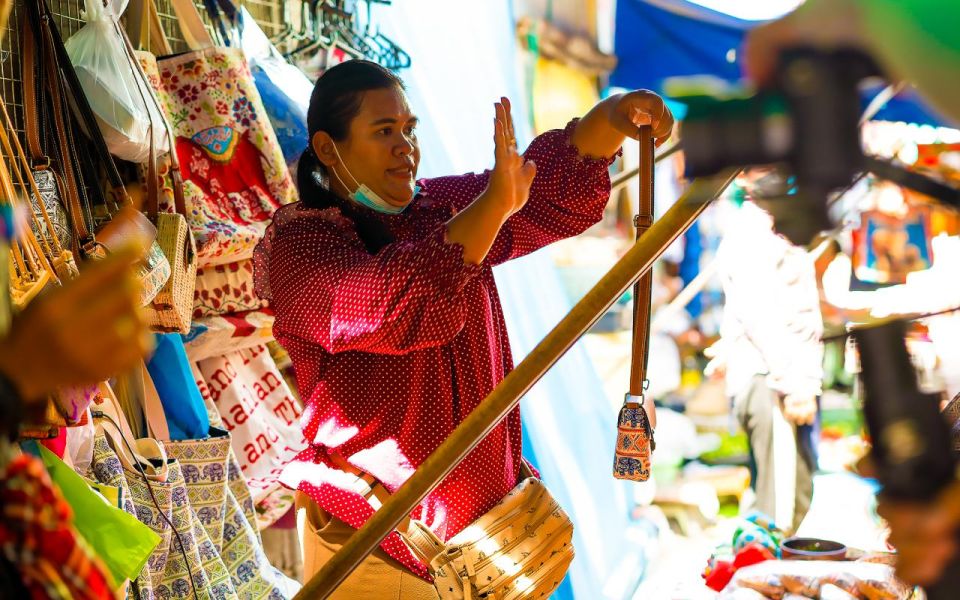 Bangkok: Damnoen Saduak and Train Market with Boat Ride - Buffalo Café: a relaxing breather before the train market