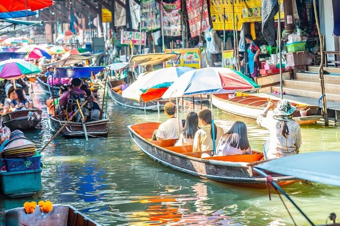 Bangkok Damnoen Saduak, Train Market, Mahanakhon Skywalk - Mae Klong Railway Market (Hoop Rom Market): the train that runs through everything