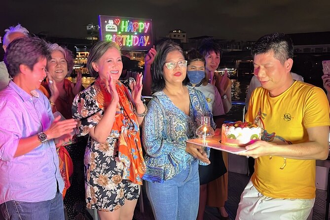 Bangkok Dinner Cruise with Intl Buffet, Live Music & Hotel Pickup - The buffet: what you’ll likely eat, and how to plan your plates