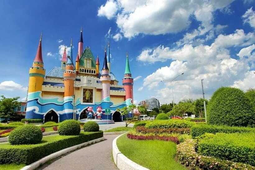 Bangkok: Dream World Unlimited Ride Ticket with Lunch - 4D Adventure Show and Character Meet-Ups Without the Stress
