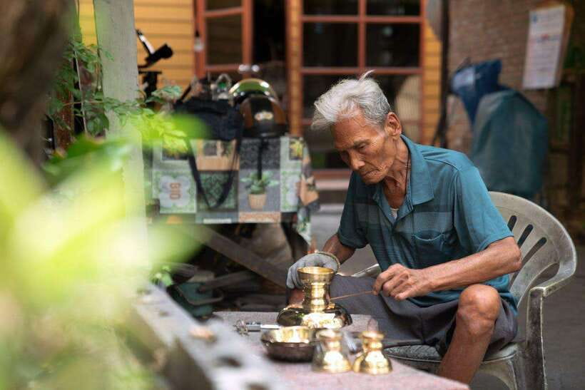 Bangkok Electric Tuk Tuk: Street Food & Markets - Riverside café and the Chao Phraya Express Boat ride to Pak Khlong Talat