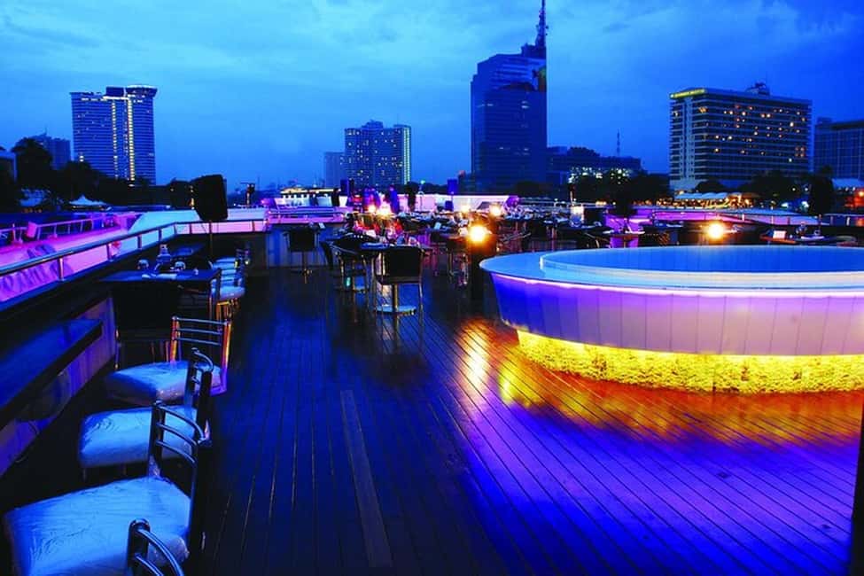 Bangkok: Evening Dinner Cruise with Live Music Chao Phraya - Dinner on board: the buffet setup and what to watch for