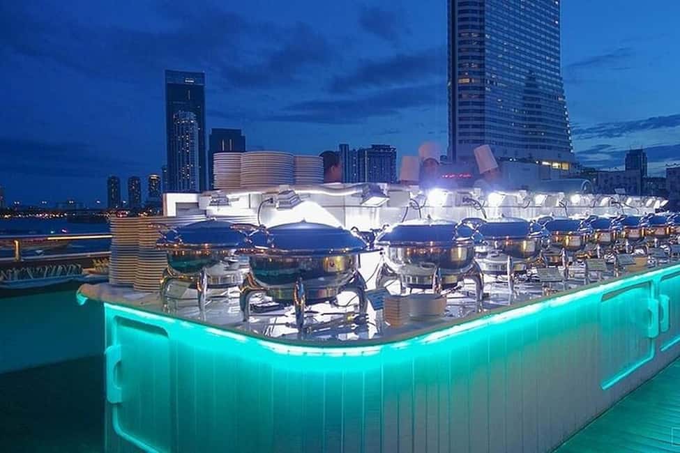 Bangkok: Evening Dinner Cruise with Live Music Chao Phraya - Live music and Thai dance: entertainment that fits the setting