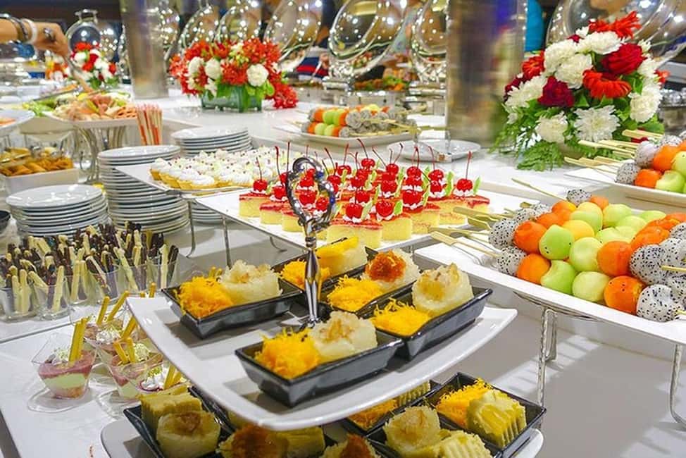 Bangkok: Evening Dinner Cruise with Live Music Chao Phraya - Where to sit for the best views (and best photos)