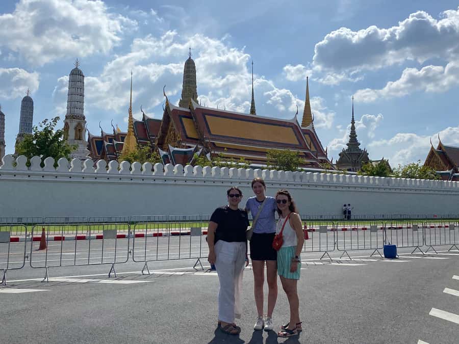 Bangkok: explore Wat Pho + tuk tuk sightseeing - Who should book this Wat Pho + tuk tuk Old Town tour?