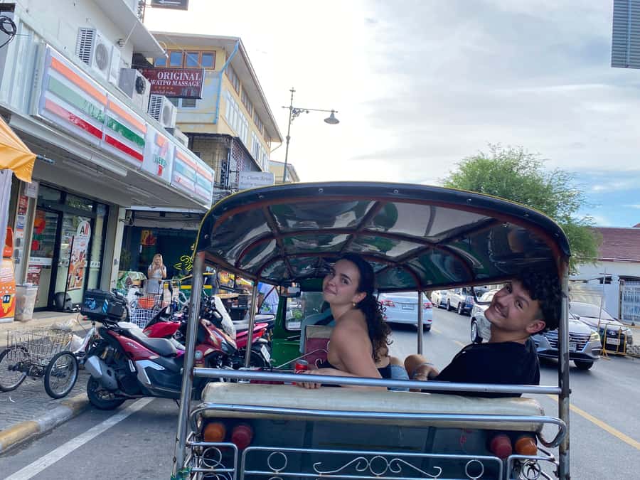 Bangkok: explore Wat Pho + tuk tuk sightseeing - What the local guide adds (Kelly’s kind of storytelling)