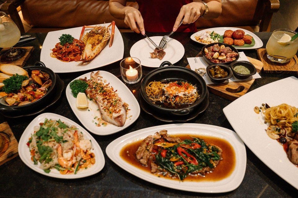 Bangkok: Fallabella River Front Iconsiam - Drinks and food pairing: what you can order