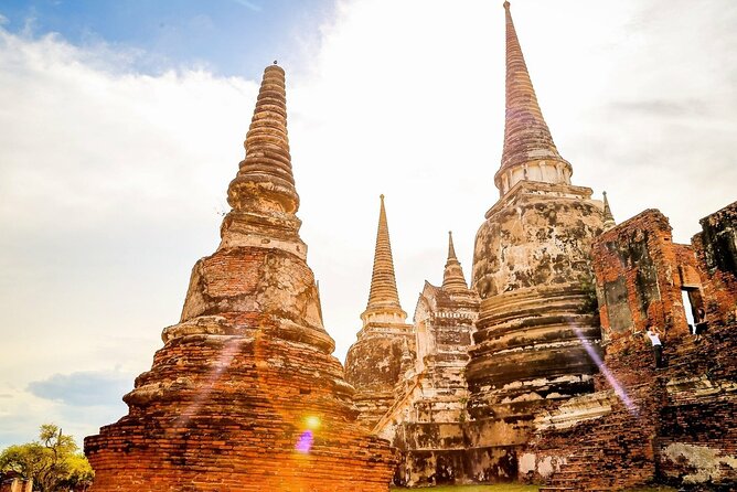 Bangkok Famous Temples sightseeing with Chinatown - Wat Traimit’s Golden Buddha: The 5-Ton Stunner