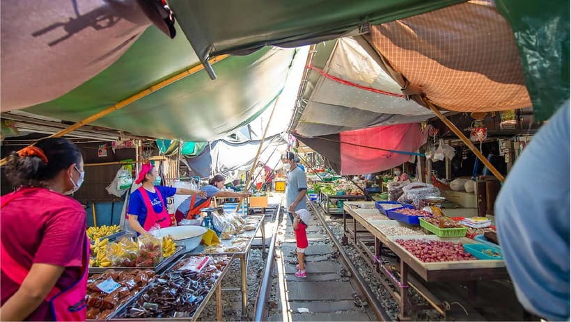 Bangkok: Floating Market, Phra Pathom Pagoda & Cafes Tour - Who should book this tour (and who will feel it’s too much)