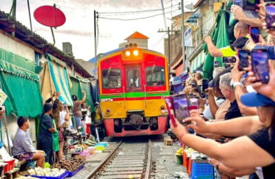 Bangkok: Floating Market & Railway Market with Hotel Pick Up - The included sweet and water: small extras that make the day easier